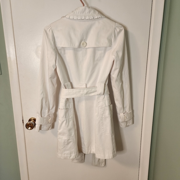 Le Chateau white trench coat - Picture 6 of 8